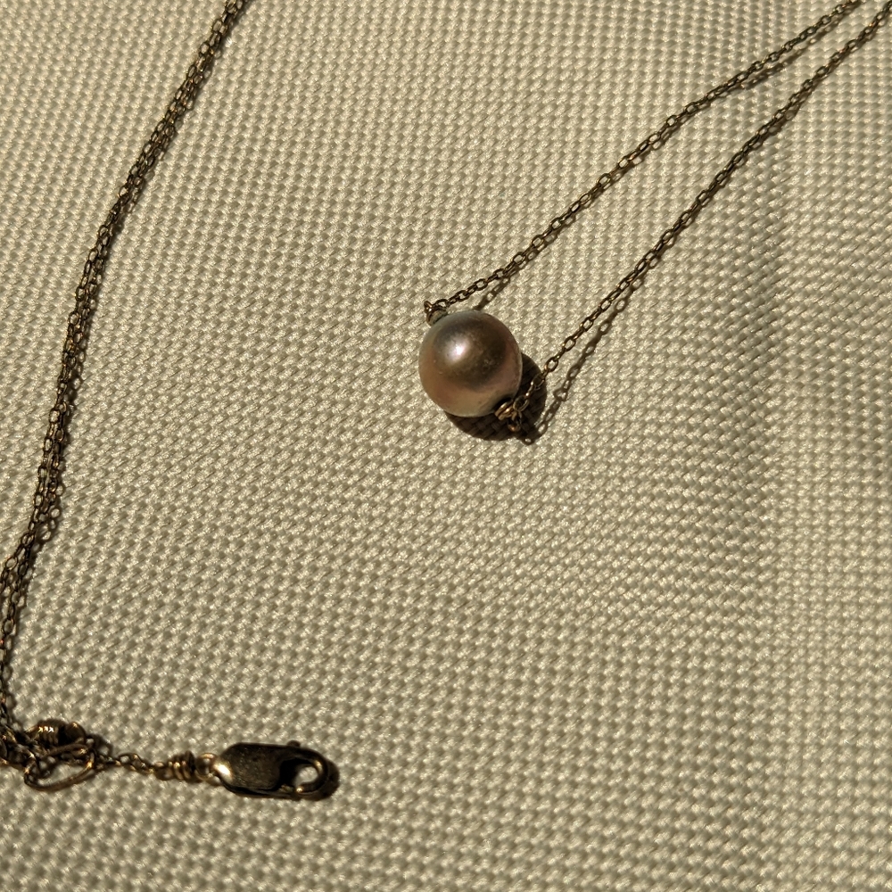 Grey pearl necklace